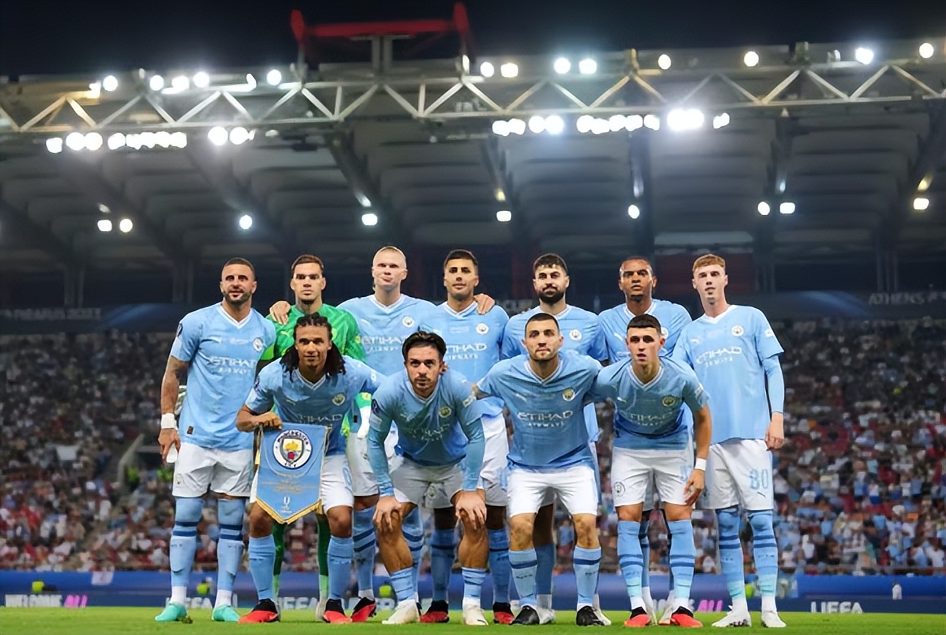 曼城欧冠征途：逆境突围，铸就传奇新篇